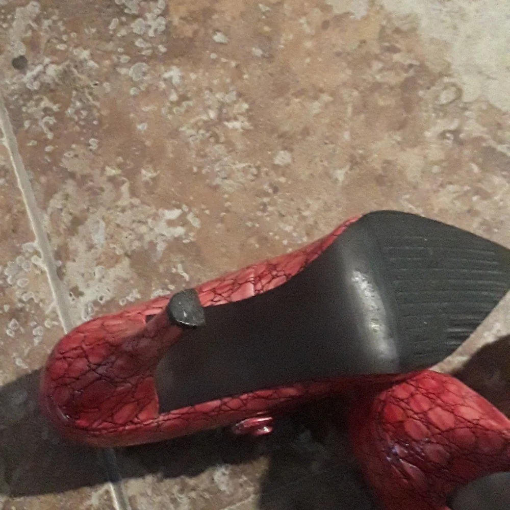 Red Shoes - Picture 7 of 8